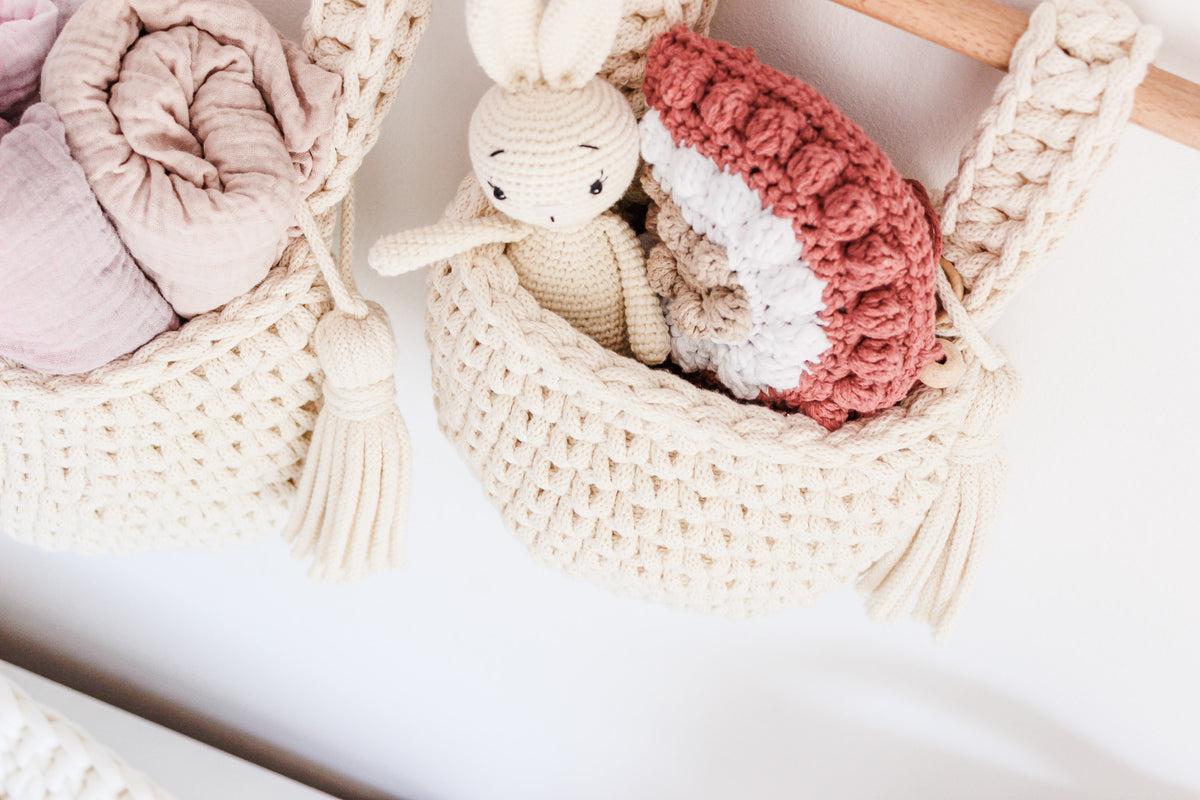 SMALL HANGING POCKET BASKET  | NATURAL