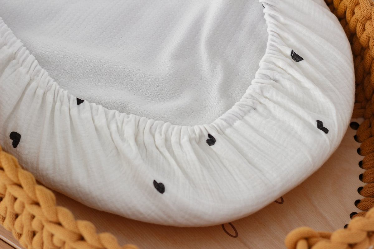 MUSLIN FITTED SHEET | BLACK HEARTS