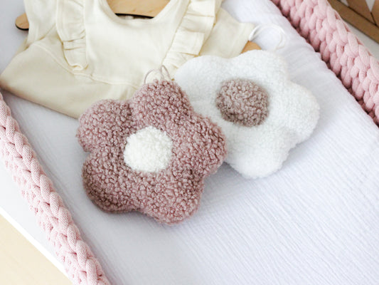 SET of 2 DAISY PLUSH PILLOWS