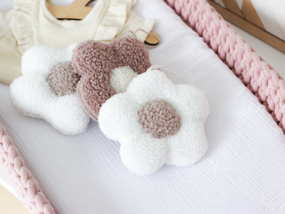 SET of 2 DAISY PLUSH PILLOWS