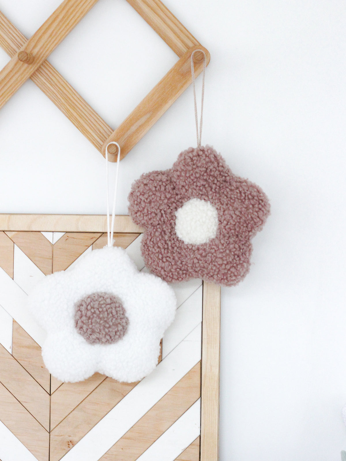 SET of 2 DAISY PLUSH PILLOWS