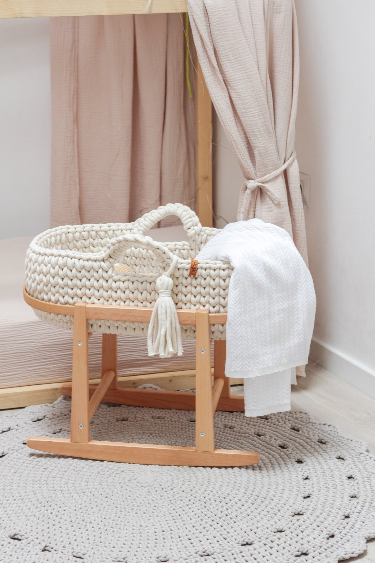 57cm BIG DOLL MOSES BASKET | NATURAL