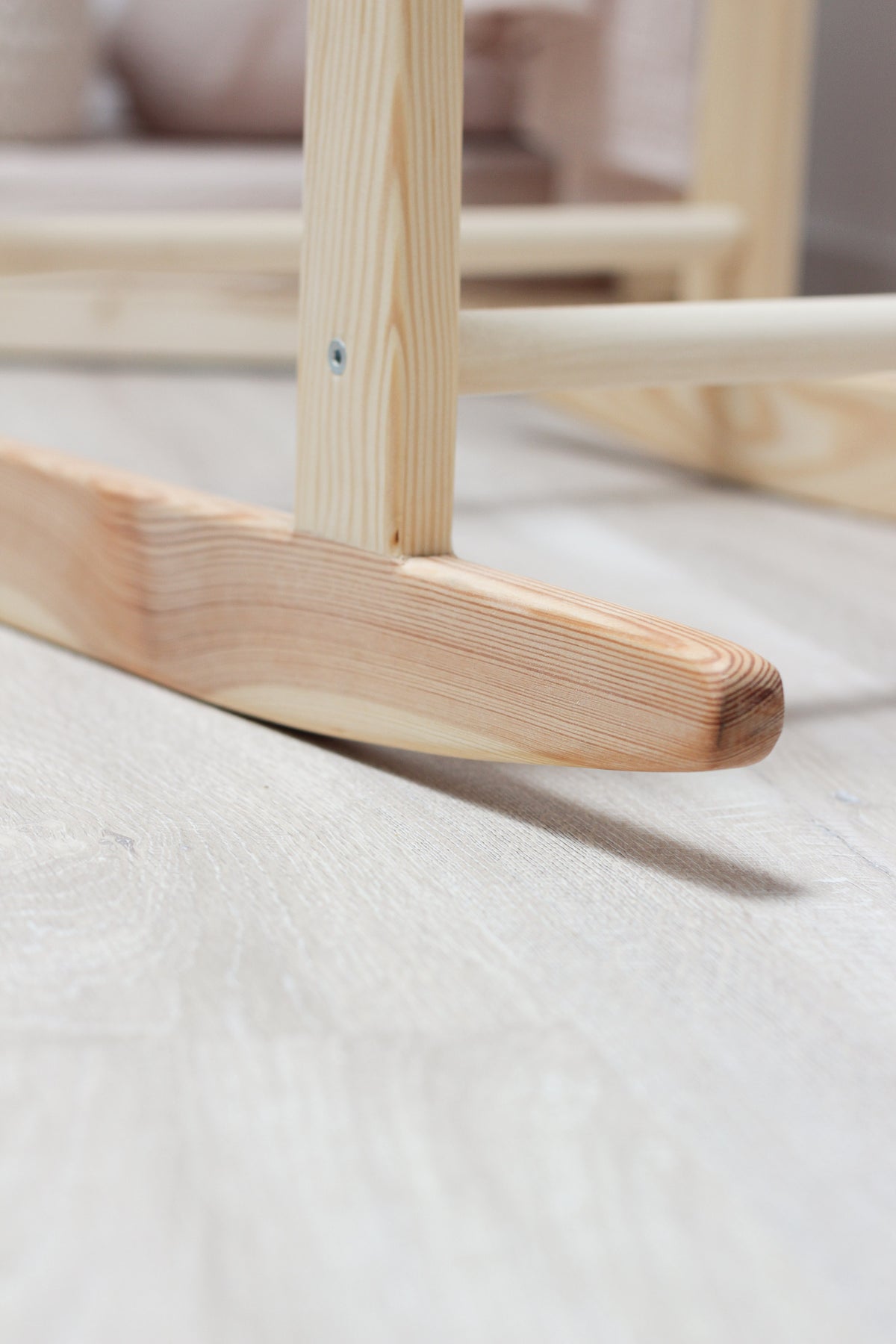 WOODEN ROCKING STAND WITH ARCS